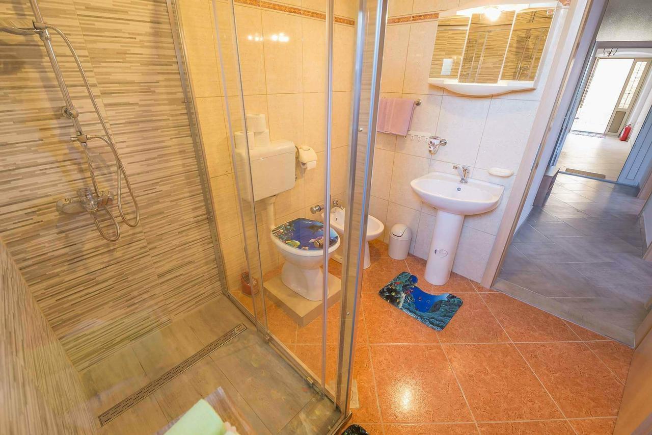 סנג' Apartmani Pod Nehajem מראה חיצוני תמונה